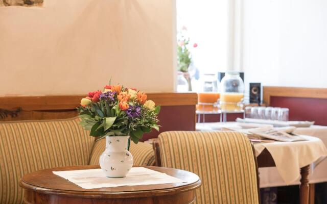 Keramikhotel Goldener Brunnen