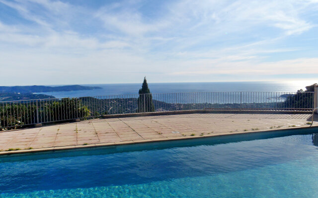 Holiday Home Domaine des Collieres