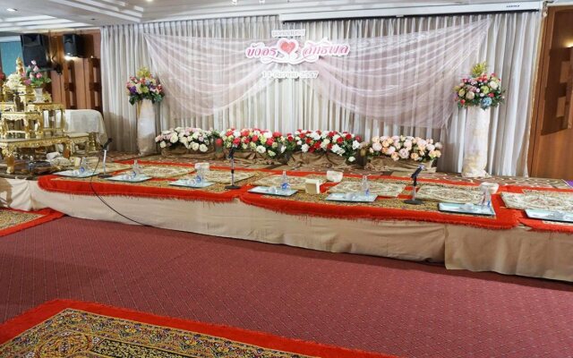 Nonthaburi Palace Hotel