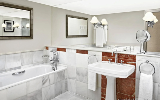 The College Green Hotel Dublin, Autograph Collection