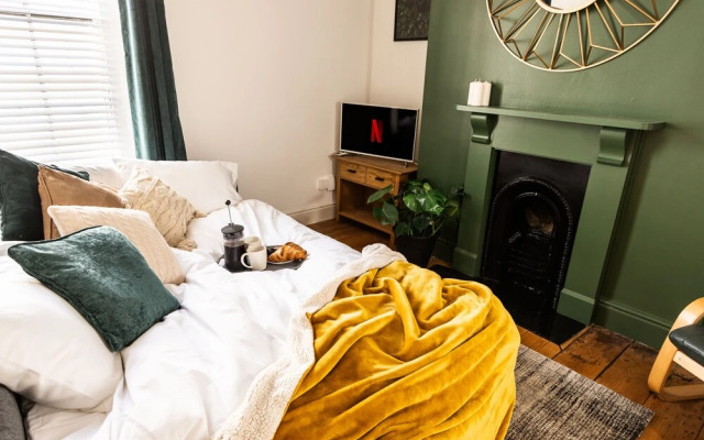 Stunning 1 Bedroom Apartment - Plymouth