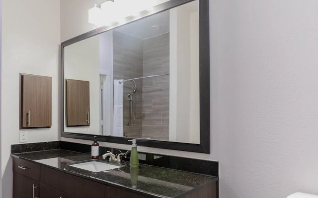 WanderJaunt - Hip East Austin Apartments