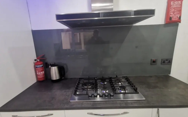 Charming 5-bed House in Birmingham
