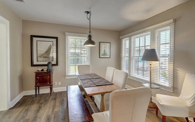 Rockport Blue Crab Bungalow Close to City Attractions by Redawning