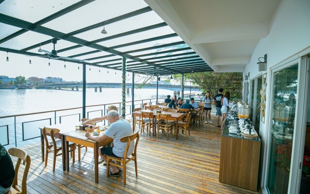 The B Resort