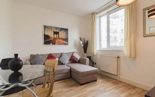 Sloane Avenue Apartment