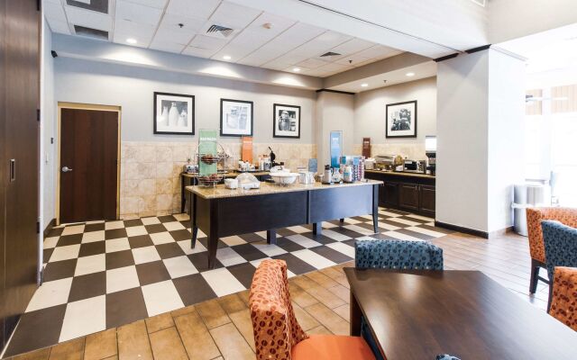 Hampton Inn & Suites Huntsville Hampton Cove