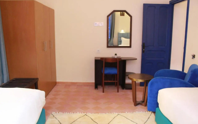 Comfy Colonial Apartments