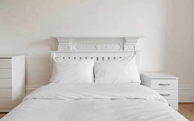 Victorian-style 3-bed Apt in S Hampstead