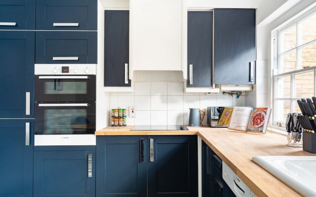 The Marble Arch Escape - Bright & Modern 2BDR Apartment