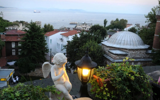 Megara Palace