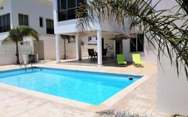Colonial Beach Villa 33