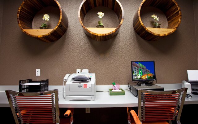 Holiday Inn Hotel and Suites Ocala Conference Center by IHG