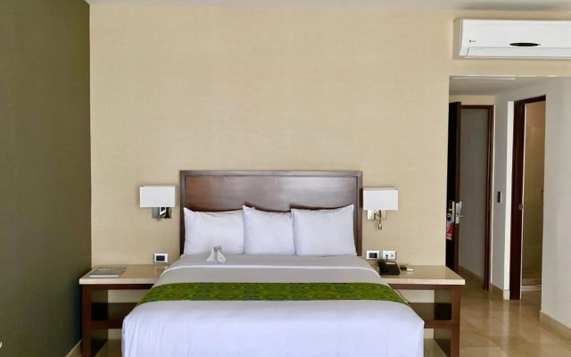 Seven Crown La Paz Malecon