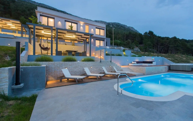 Luxury Villa Grand View