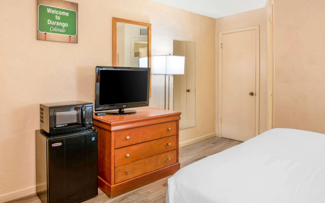 Econo Lodge Inn & Suites Durango