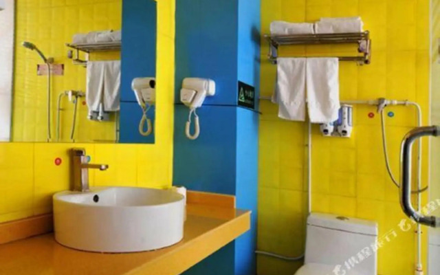 Longyue Huating Business Hotel