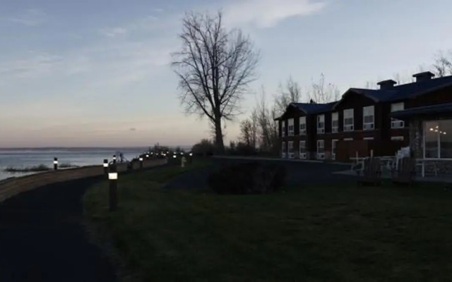 River Lodge And Grill