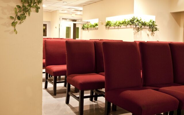 Golden Green Hotel - Charlotte