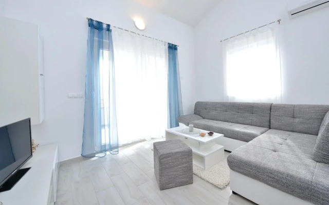 Amazing Home in Vrsi-mulo With Wifi and 2 Bedrooms