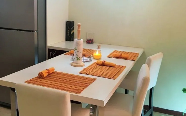 Gold Coast Luxurious and Stylish Condo