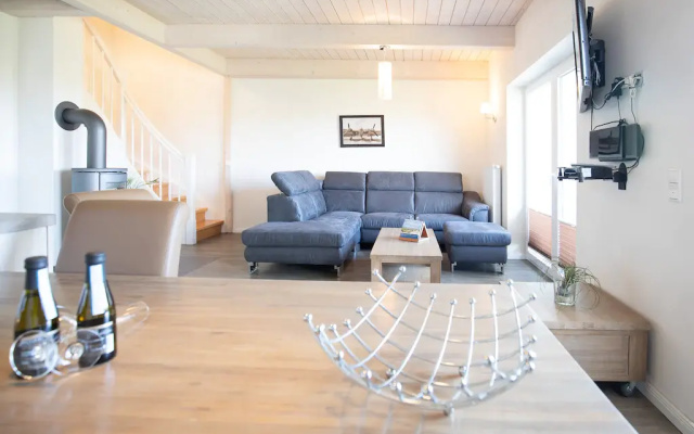 Exclusively Furnished 5-star Holiday Home Near the Beach