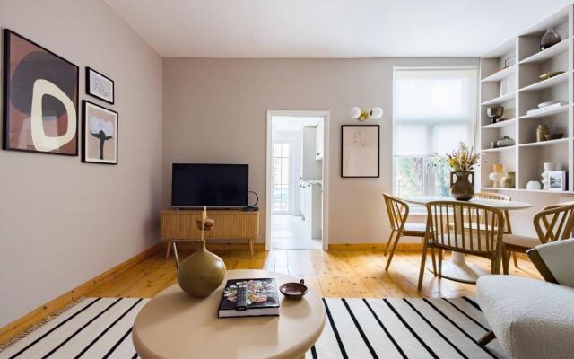 The Finsbury Park Arms - Elegant 2BDR Flat with Garden