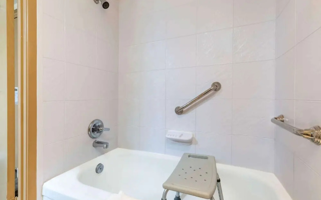Ramada Coquitlam