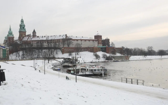 Cheerful Air Conditioned Apartment with Mezzanine And Parking - Old Town
