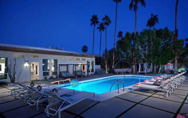 The Wesley by AvantStay – Mid-Century Modern Oasis with Pool