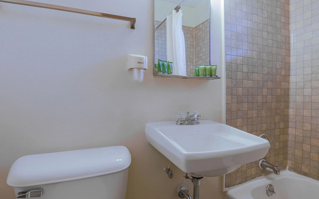 Love Hotels Silver Street by OYO at Hurley WI