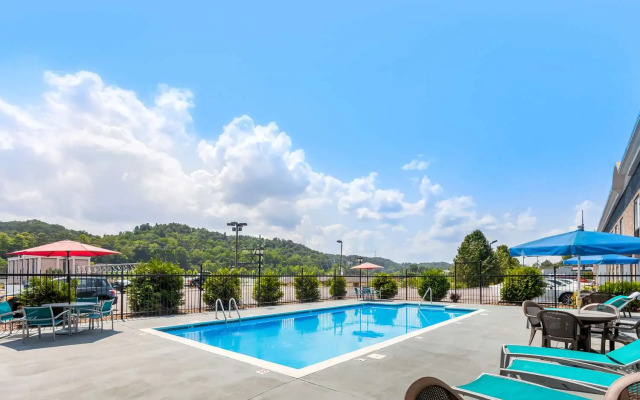 Best Western Huntington Mall Inn