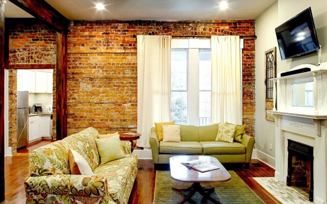 Elegant Brick 2 BR in downtown Savannah