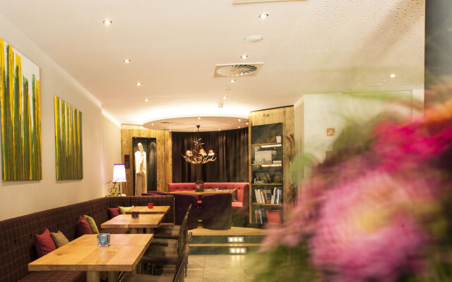 Anthony's Life & Style Hotel