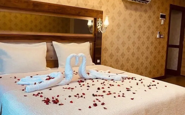 10 Numara Gold Suit Otel