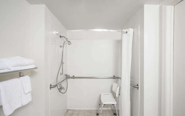 Super 8 by Wyndham Dandridge