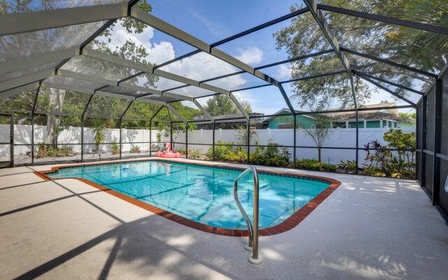 Bradenton Oasis: Private Heated Pool & Lanai