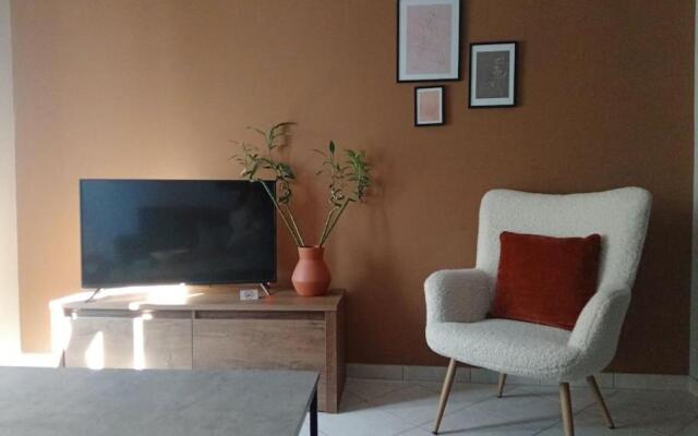 Central Artistic 2-Bedroom Apartment