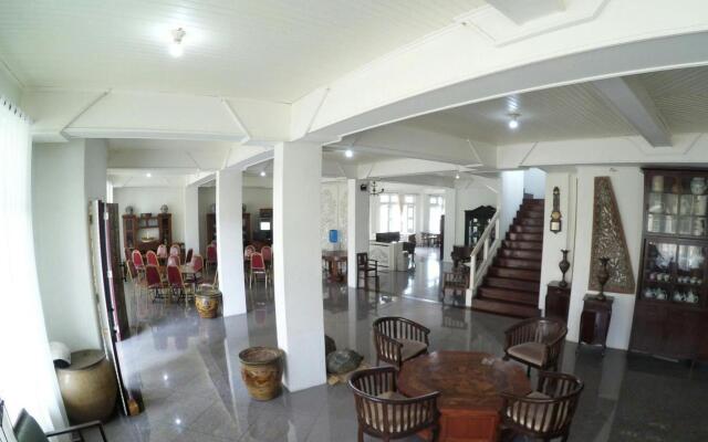 Amali Gallery Hotel