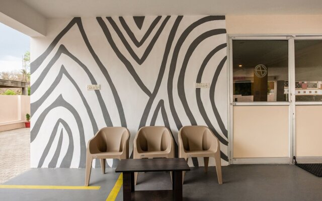 OYO 39342 Beehive Inn