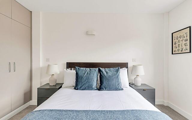 Sunny 2-bed Gem in Chiswick
