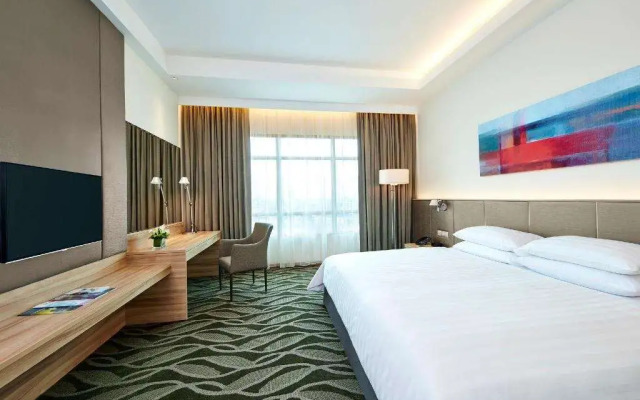 W Studio Resort Suites at Pyramid Tower