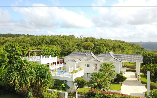 Mais oui Tennis and Spa Villa