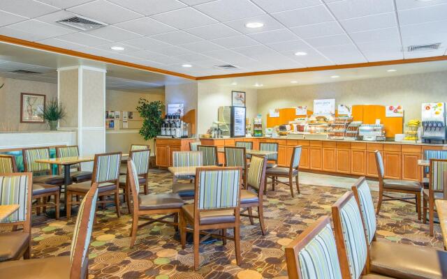 Holiday Inn Express Hotel & Suites Brattleboro, an IHG Hotel