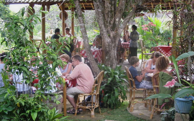 KARANG SARI Guesthouse & Restaurant