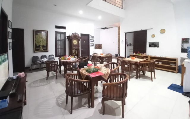 D Maktab Syariah Mitra RedDoorz Malang