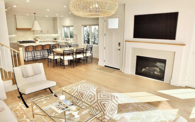 Beach Paradise Stunning 3-story in Long Beach!