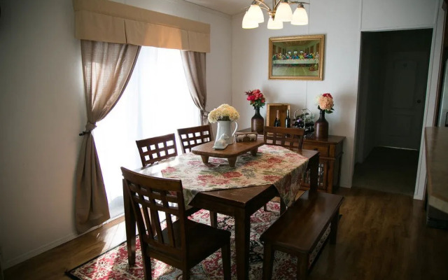 Lou & Francis Guest House