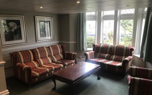 Oyo Maggie Jones Guest House