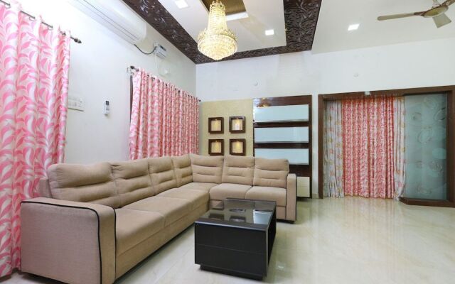OYO 10701 Moukthi Apartment
